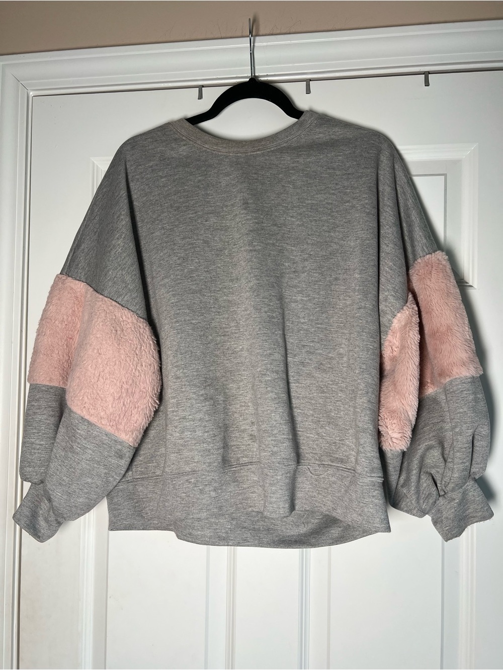 Soprano Gray Sweatshirt with Pink Faux Fur Sleeve Panels
